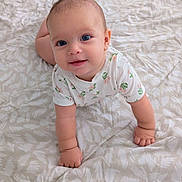 Violette participe au concours pour gagner de l'argent avec cette photo : baby, infant, crawling, blue_eyes, floral_onesie, cute, child, skin, face, smile, blanket, pattern, soft, indoors, young, head, hands, fingers, floor, expression