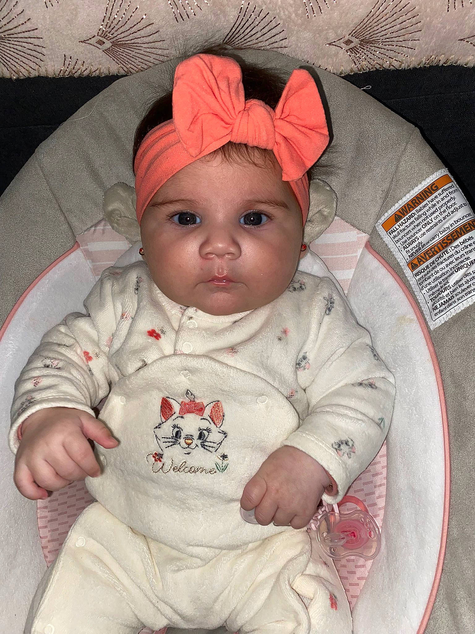 Eva a rejoint le concours — aidez-le/la à gagner de superbes lots ! baby, baby_toddler_clothing, cap, cheek, chin, comfort, costume_hat, eye, face, happy, head, headwear, human_body, linens, lip, mouth, nose, outerwear, person, skin