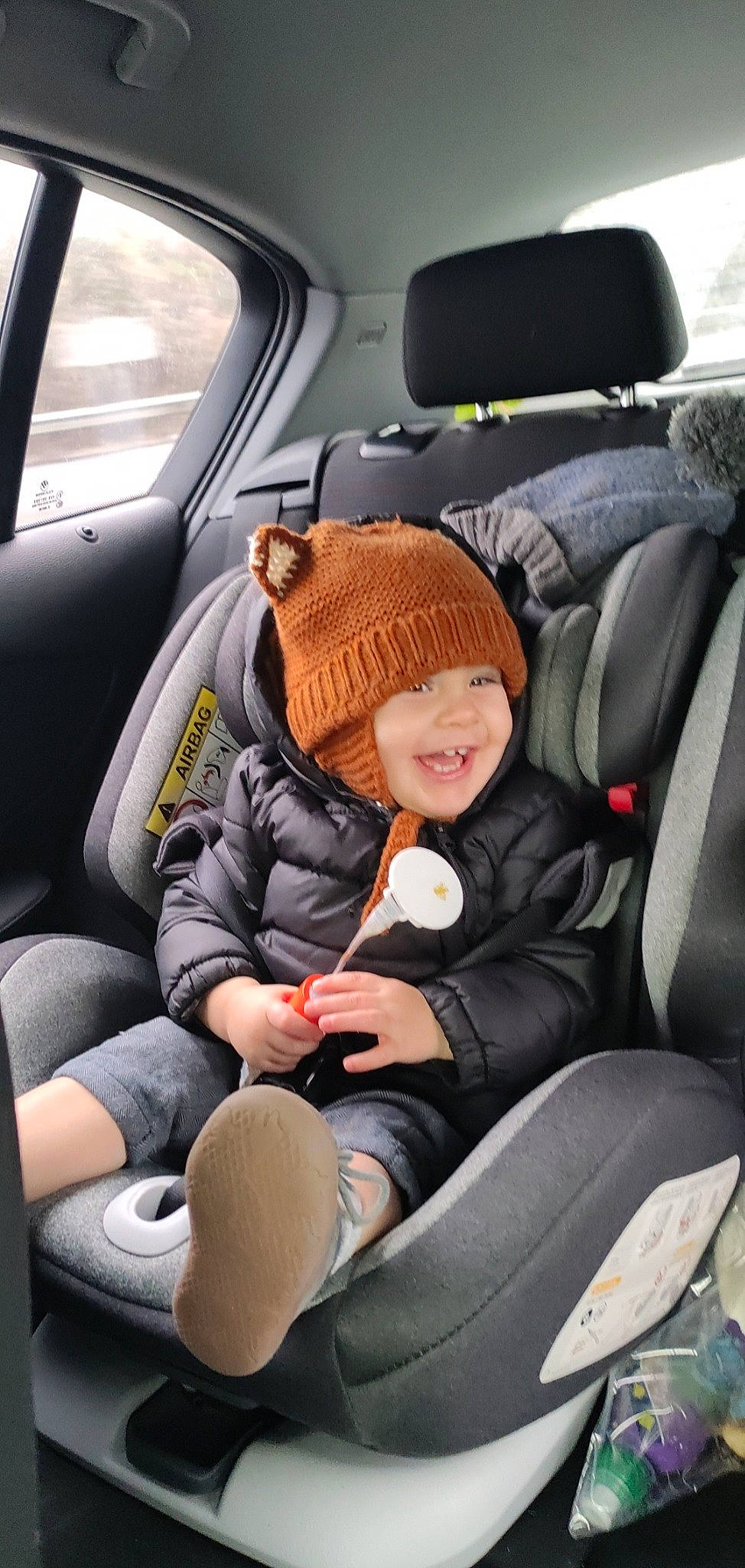 Isaïah a rejoint le concours — aidez-le/la à gagner de superbes lots ! auto_part, automotive_design, car, car_seat, car_seat_cover, child, comfort, head_restraint, headwear, jeans, joy, mode_of_transport, motor_vehicle, person, plant, seat_belt, smile, steering_part, toddler, vehicle