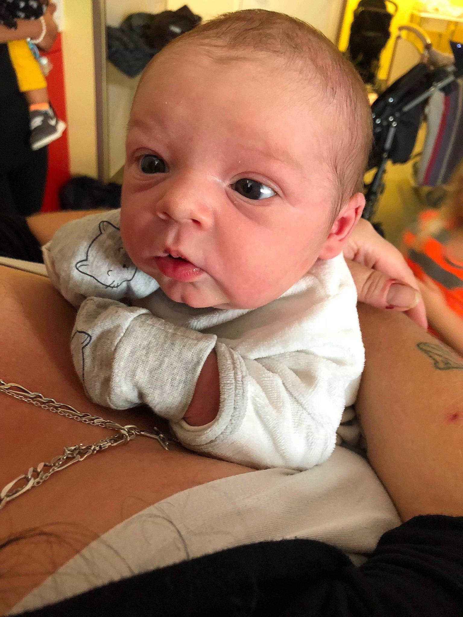 Maïron participe au concours pour gagner de l'argent avec cette photo : arm, cheek, child, chin, ear, eye, face, finger, girl, hand, head, infant, lip, mouth, nose, person, product, skin, toddler