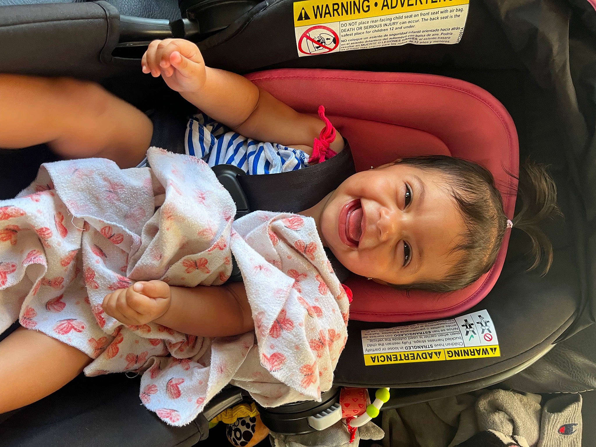 Amaris is registered to the contest to win money with this photo: child, eye, facial_expression, flesh, fun, gesture, hand, happy, head, human_leg, mouth, nail, organ, person, sitting, skin, smile, t_shirt, thigh, toddler