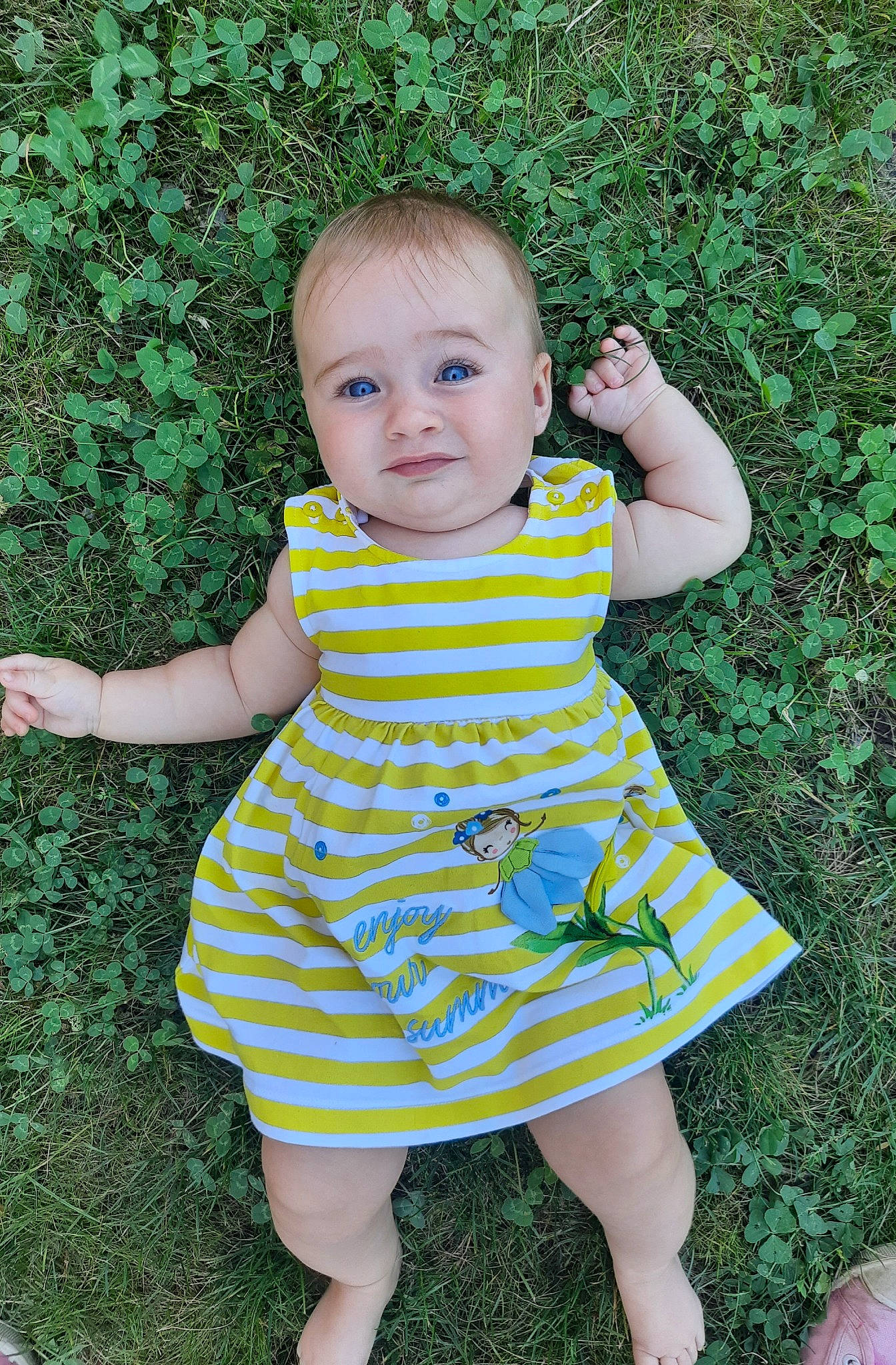 Eléonore participe au concours pour gagner de l'argent avec cette photo : baby, baby_toddler_clothing, child, day_dress, dress, electric_blue, finger, fun, grass, happy, leaf, one_piece_garment, pattern, people_in_nature, person, sleeve, spring, summer, toddler, waist