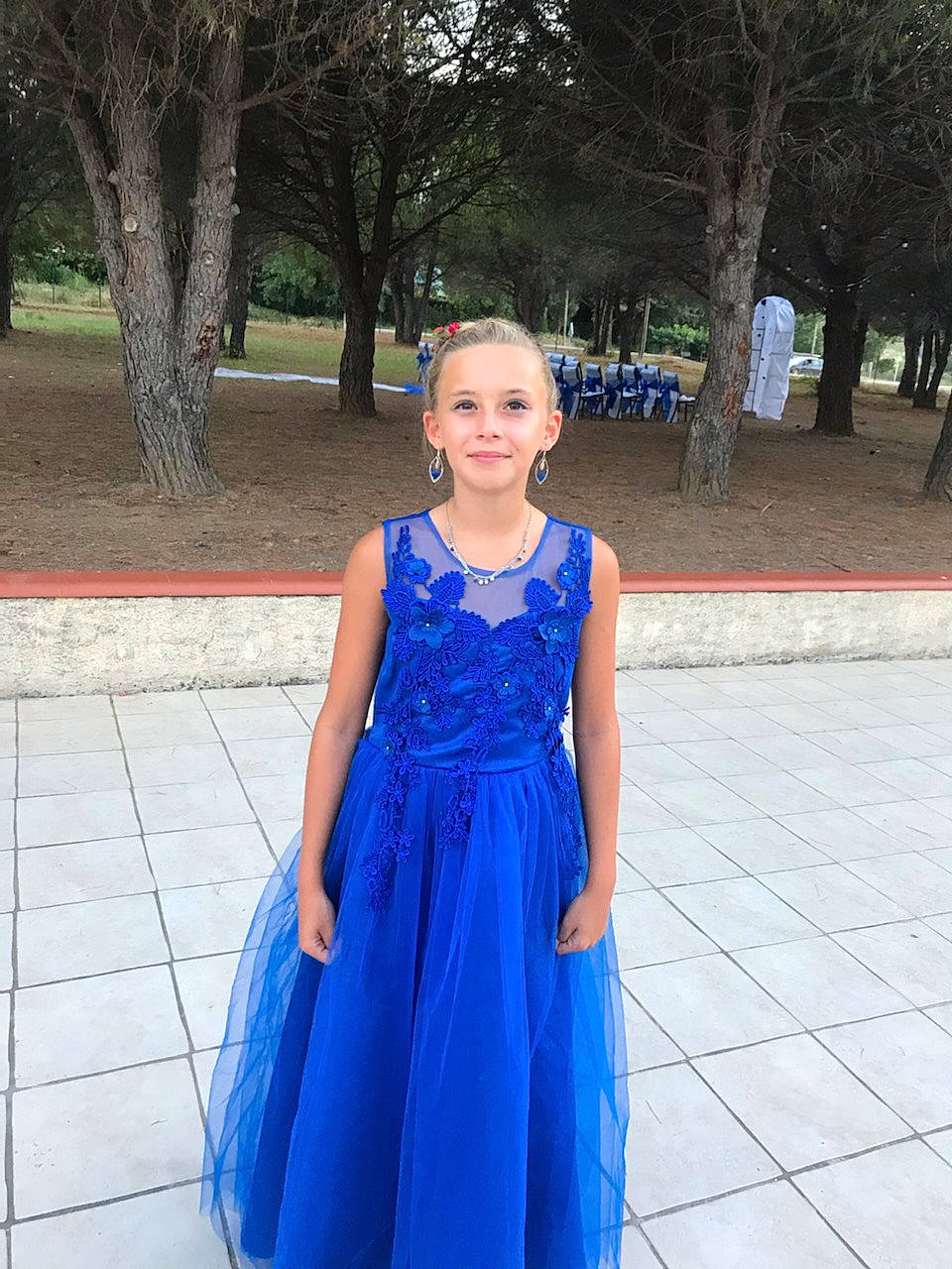 Elena a rejoint le concours — aidez-le/la à gagner de superbes lots ! blue, bridal_party_dress, child, clothing, cobalt_blue, cocktail_dress, day_dress, dress, electric_blue, event, formal_wear, gown, joy, person, prom, smile, textile