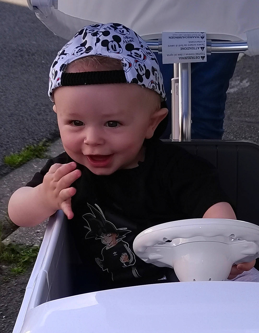 Ezio a rejoint le concours — aidez-le/la à gagner de superbes lots ! baby, baby_toddler_clothing, cap, child, costume_hat, dishware, drinkware, face, fashion_accessory, fun, happy, headband, headpiece, headwear, jewellery, joy, person, product, serveware, sleeve