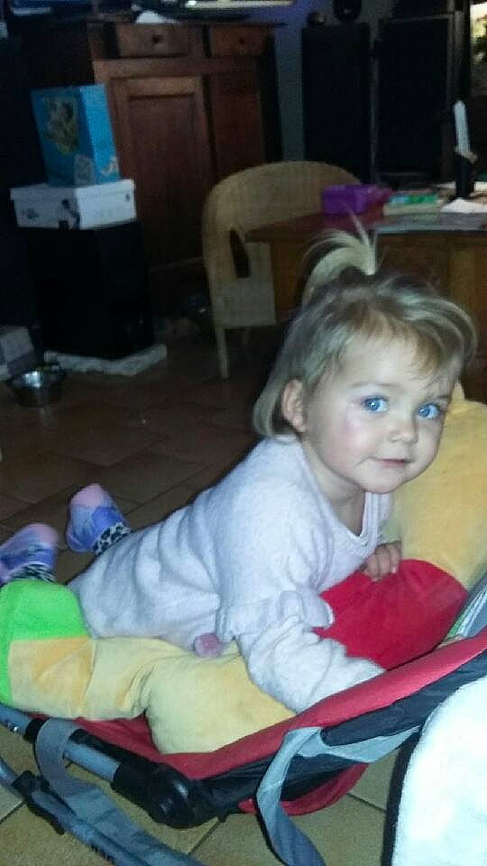 Ilyana participe au concours pour gagner de l'argent avec cette photo : baby, cheek, child, person, play, sitting, skin, toddler