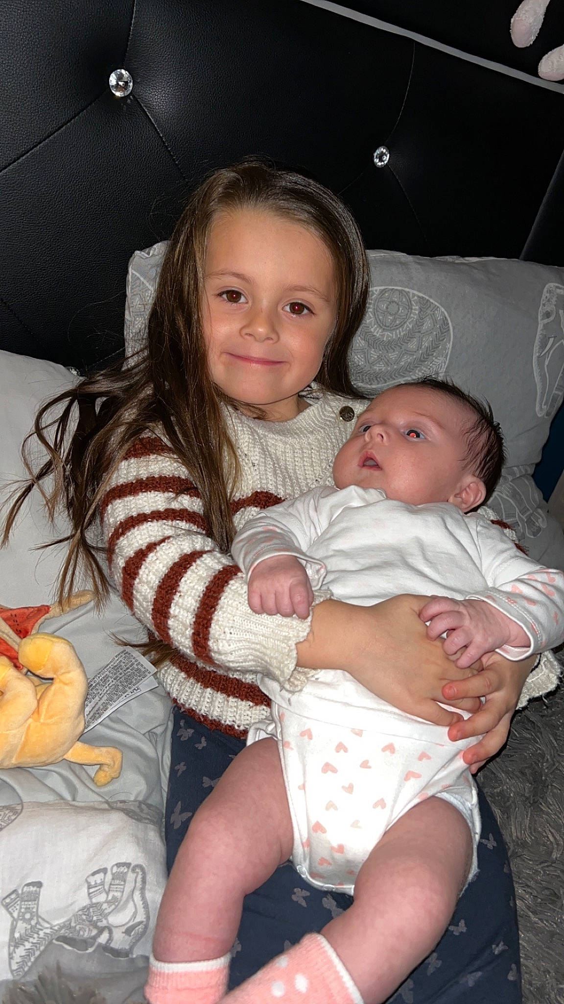 Myla participe au concours pour gagner de l'argent avec cette photo : cheek, comfort, eye, face, facial_expression, flash_photography, hairstyle, happy, head, human_body, iris, joy, mammal, mouth, muscle, organ, person, shoulder, skin, smile