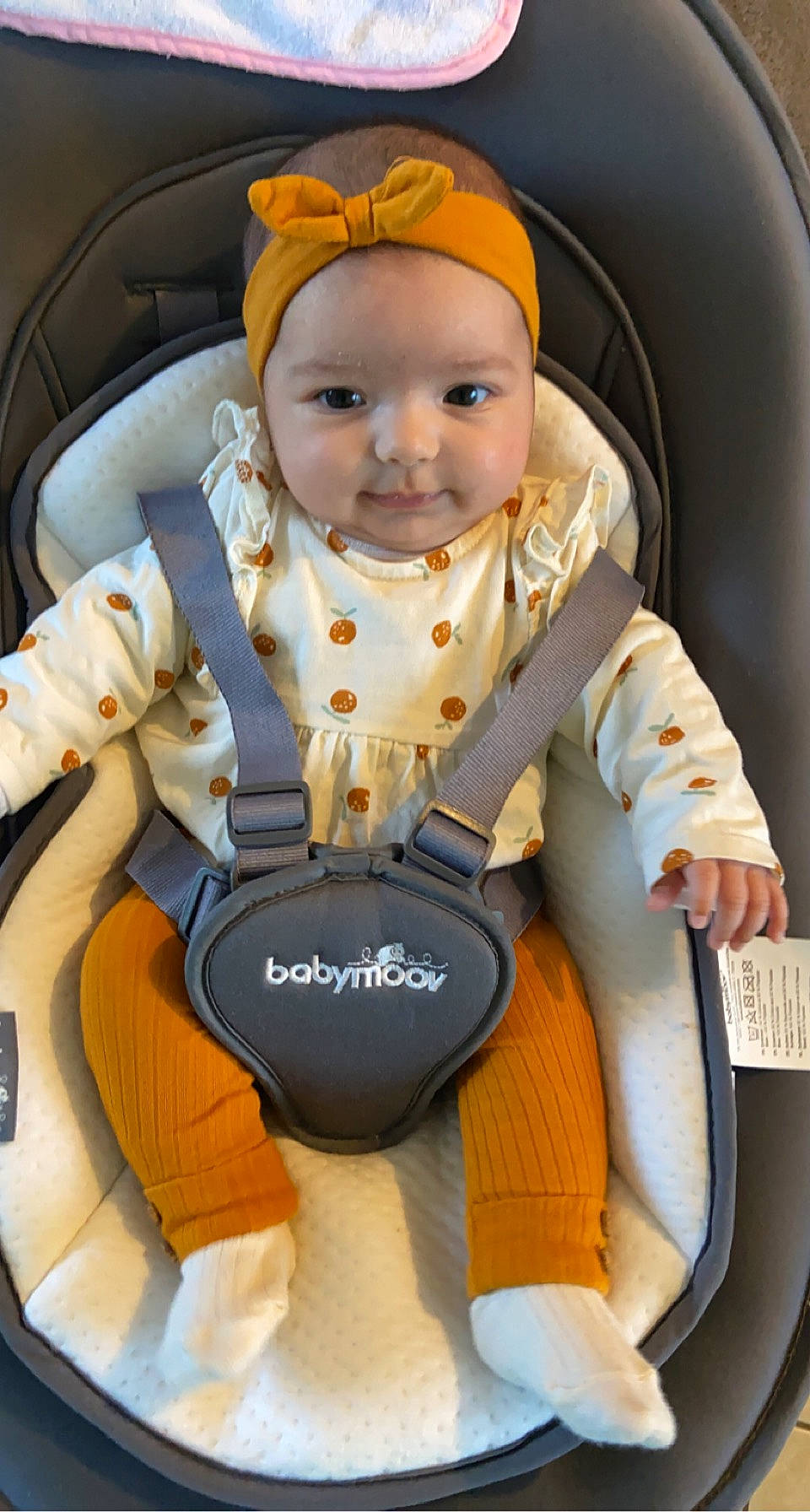 Shayana participe au concours pour gagner de l'argent avec cette photo : baby, baby_carriage, baby_in_car_seat, baby_toddler_clothing, car_seat, child, clothing, comfort, facial_expression, fun, glove, headwear, health_care, medical_equipment, organ, outerwear, person, seat_belt, service, smile