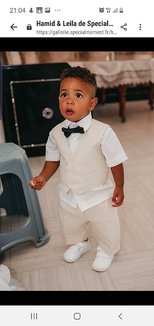 Imrân a rejoint le concours — aidez-le/la à gagner de superbes lots ! baby, baby_toddler_clothing, bow_tie, car, ceremony, child, child_model, dress, flooring, formal_wear, person, photography, standing, suit, surprise, tie, toddler, tuxedo, vehicle, wedding