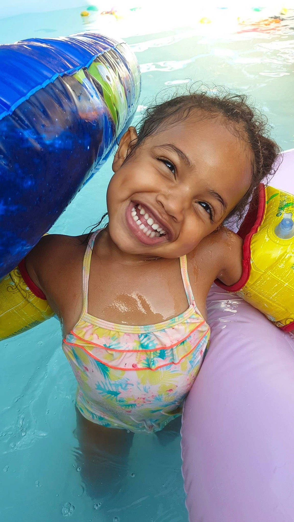 Assiya participe au concours pour gagner de l'argent avec cette photo : child, fun, happy, joy, leisure, person, play, recreation, smile, summer, toddler, water