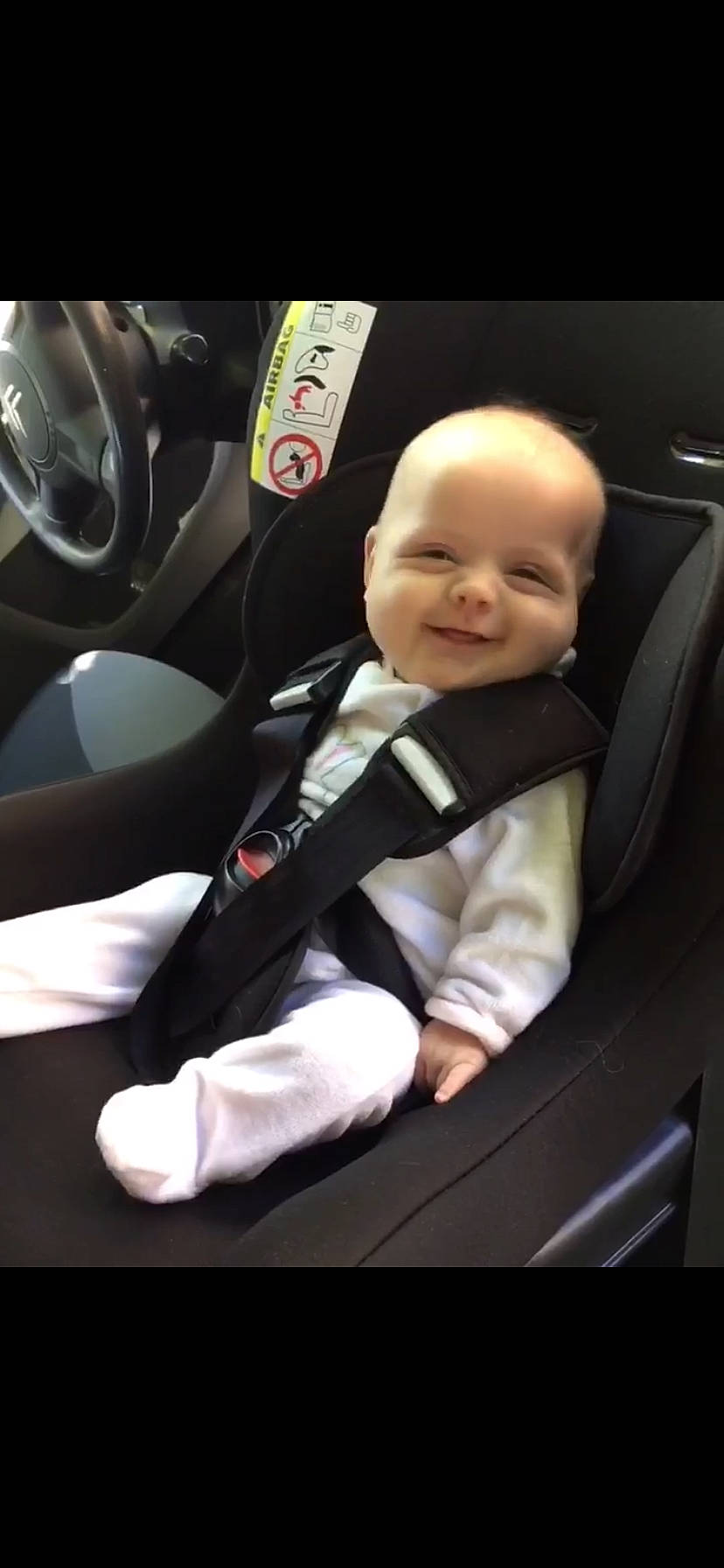 Aurore participe au concours pour gagner de l'argent avec cette photo : airline, auto_part, automotive_design, automotive_exterior, baby, baby_in_car_seat, car, car_seat, car_seat_cover, child, driving, family_car, formal_wear, head_restraint, joy, person, product, seat_belt, steering_wheel, toddler