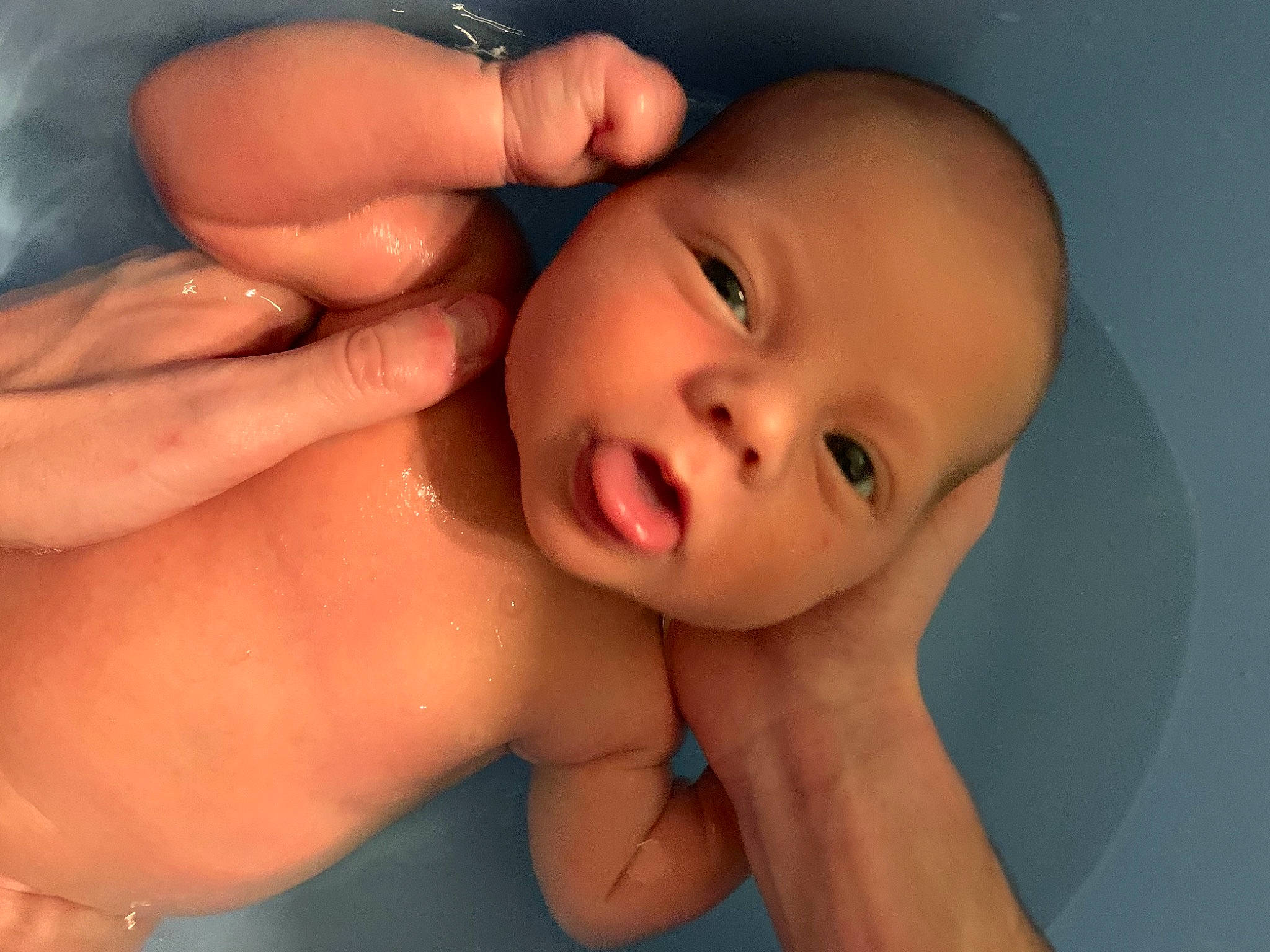 Eren participe au concours pour gagner de l'argent avec cette photo : baby_bathing, barechested, cheek, child, eyebrow, eyelash, finger, fluid, iris, joint, lip, liquid, muscle, nail, neck, organ, person, photography, skin, thumb