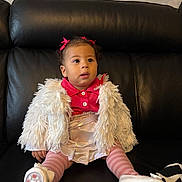 Lavinia a rejoint le concours — aidez-le/la à gagner de superbes lots ! toddler, child, sitting, black_leather_couch, fluffy_jacket, pink_tights, shiny_skirt, bows, curly_hair, indoor, footwear, cute, portrait, young_child, clothing, fashion, person, expression, couch, furniture