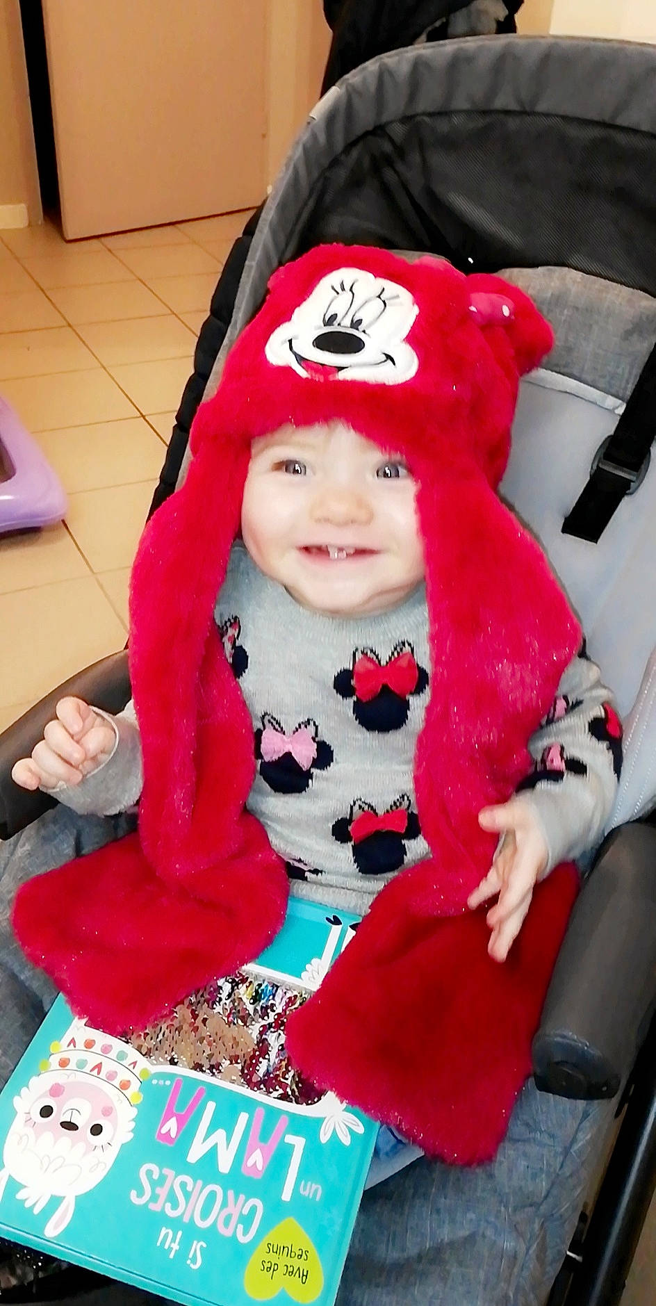 Clélia a rejoint le concours — aidez-le/la à gagner de superbes lots ! child, costume, headwear, joy, outerwear, person, pink, toddler