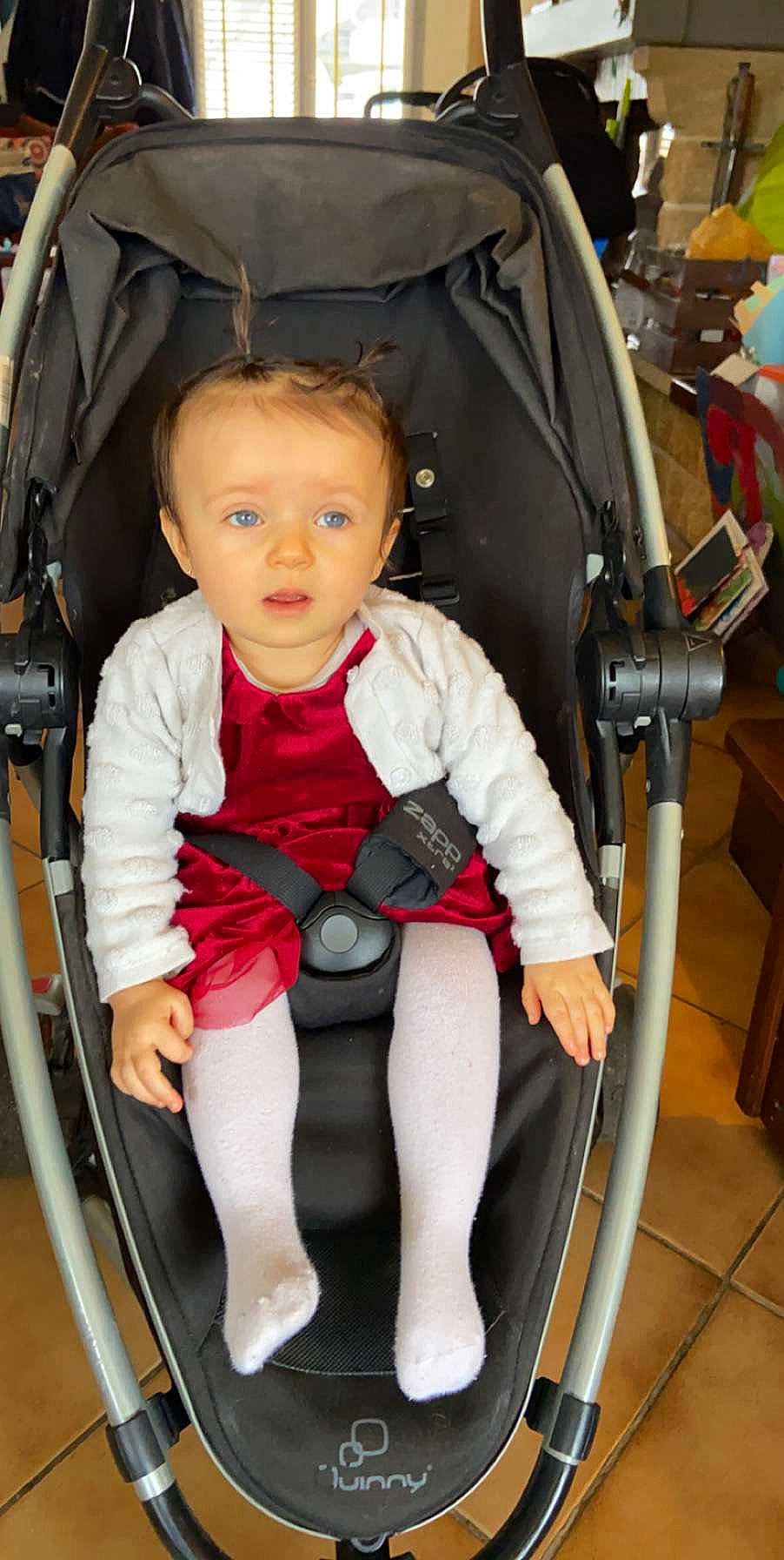 Liya a rejoint le concours — aidez-le/la à gagner de superbes lots ! baby, baby_carriage, baby_products, child, person, product, toddler