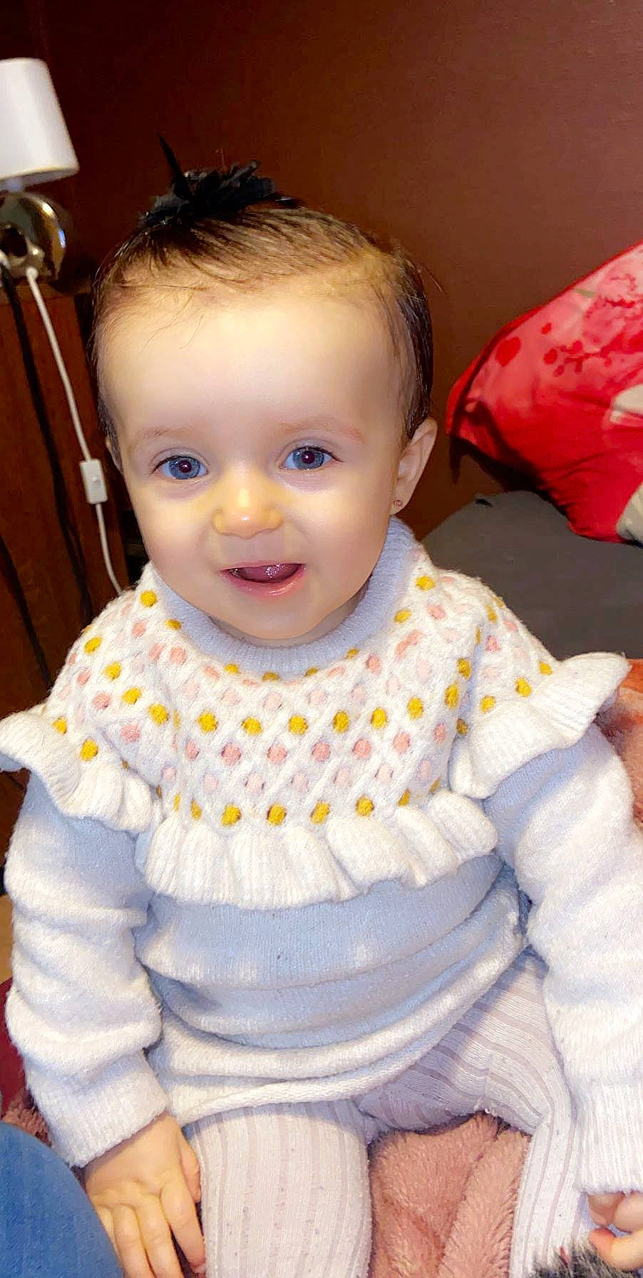 Liya a rejoint le concours — aidez-le/la à gagner de superbes lots ! baby, cheek, child, eye, face, head, iris, lip, nose, outerwear, person, skin, sleeve, smile, toddler, wool