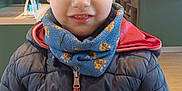 Owen a rejoint le concours — aidez-le/la à gagner de superbes lots ! boy, child, clothing, coat, computerhardware, electronics, face, hardware, head, jacket, knitwear, male, monitor, person, photography, portrait, scarf, screen, shelf, sweater