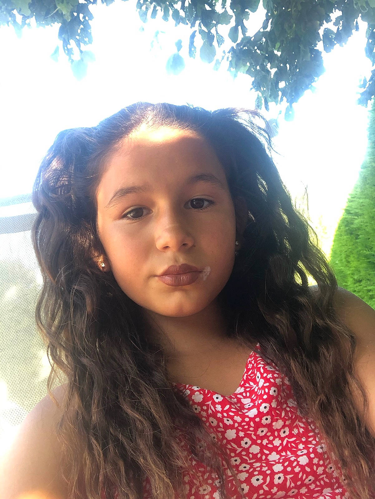 Whitney a rejoint le concours — aidez-le/la à gagner de superbes lots ! beauty, black_hair, eyebrow, facial_expression, fawn, flash_photography, grass, hair, hairstyle, happy, head, leaf, leisure, light, lip, long_hair, people_in_nature, person, skin, summer