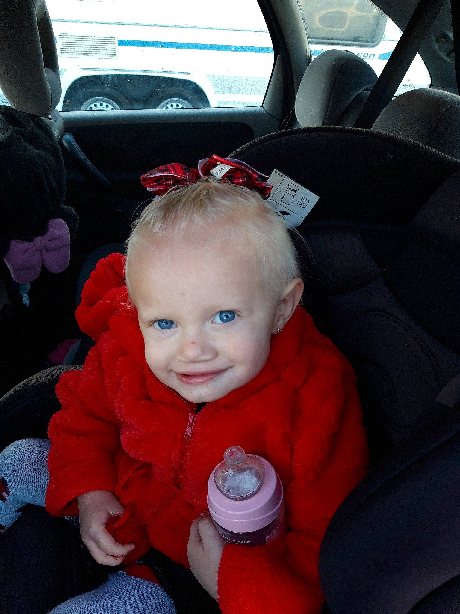 Djayzie participe au concours pour gagner de l'argent avec cette photo : auto_part, baby, baby_carriage, baby_in_car_seat, baby_products, car, car_seat, car_seat_cover, child, family_car, joy, person, plant, product, red, sitting, skin, smile, steering_part, steering_wheel