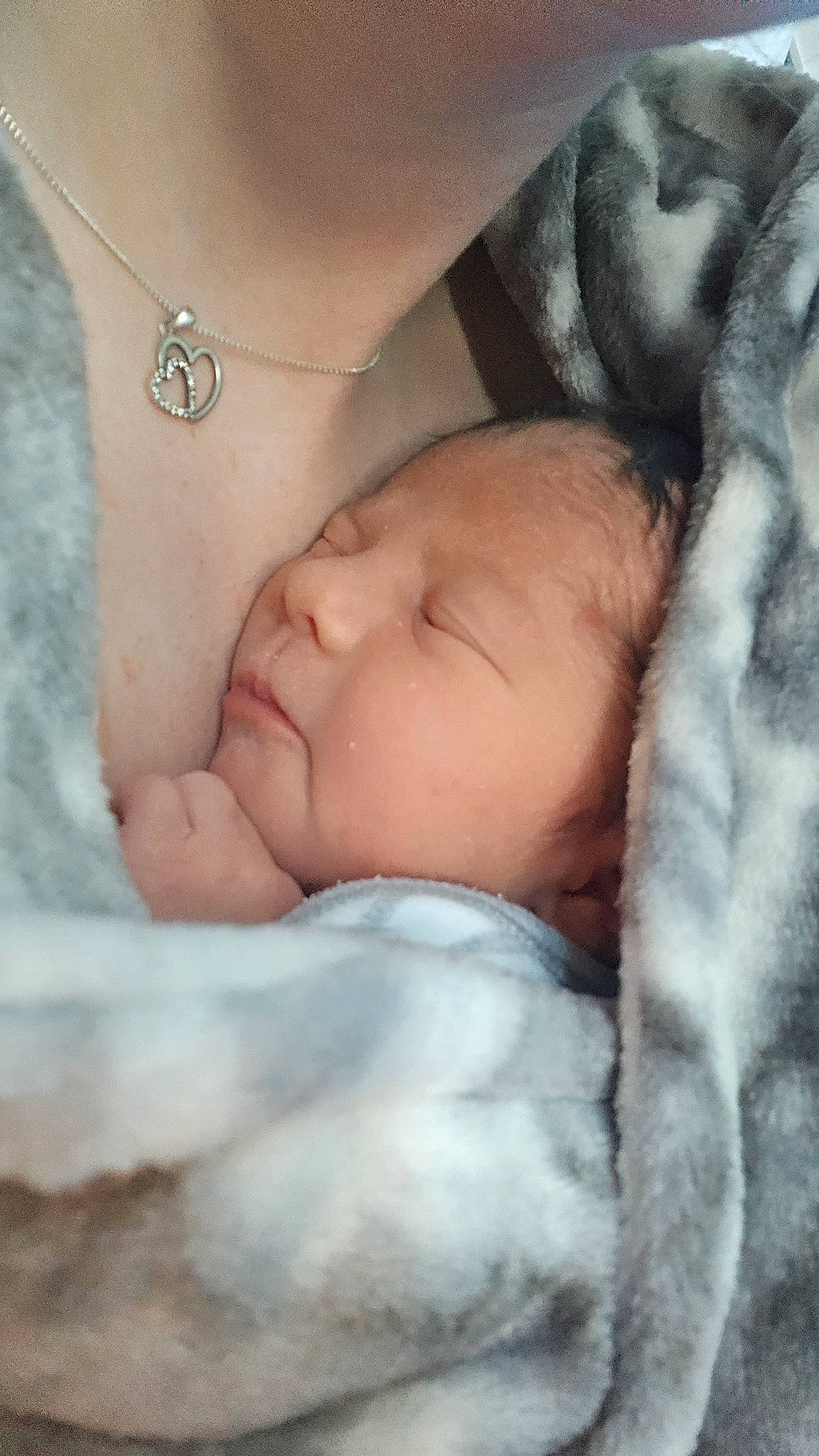 Marllia is registered to the contest to win money with this photo: baby, baby_sleeping, bedtime, cheek, chin, comfort, eyebrow, eyelash, flesh, fur, gesture, happy, iris, linens, lip, nose, person, portrait_photography, skin, thumb