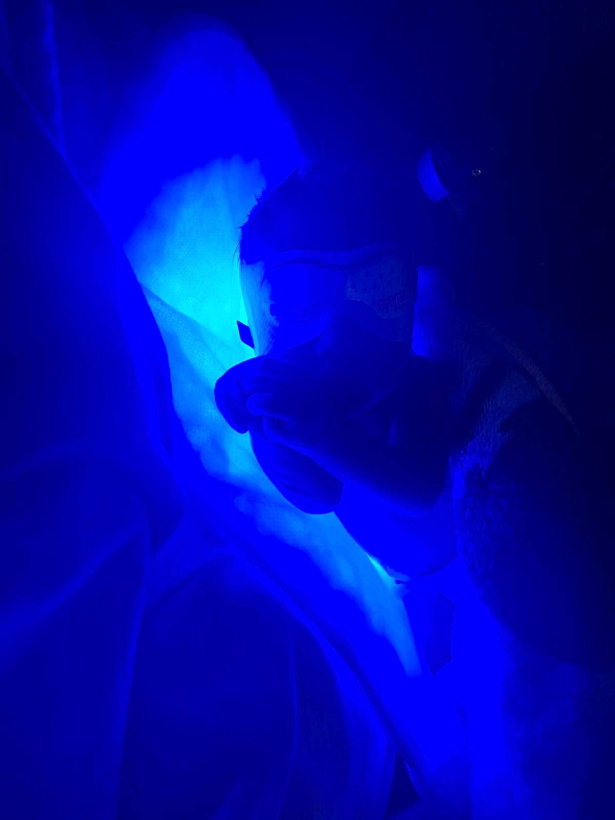 Marllia is registered to the contest to win money with this photo: azure, blue, darkness, electric_blue, entertainment, event, gas, magenta, marine_biology, person, science, transparent_material, underwater, water