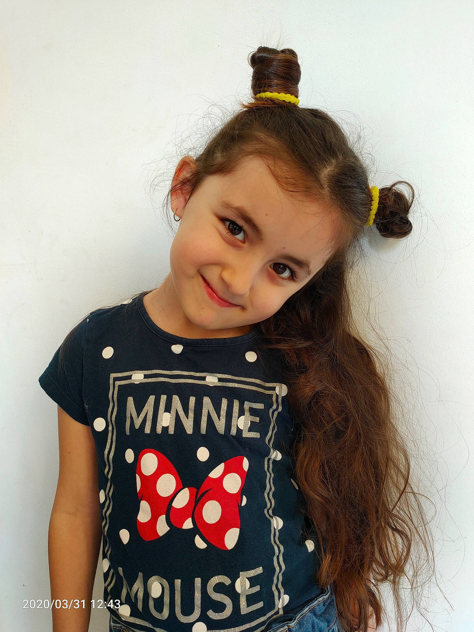 Emma participe au concours pour gagner de l'argent avec cette photo : arm, baby_toddler_clothing, cheek, clothing, cool, eye, facial_expression, hairstyle, happy, head, human, human_body, joy, lip, neck, organ, person, skin, sleeve, smile