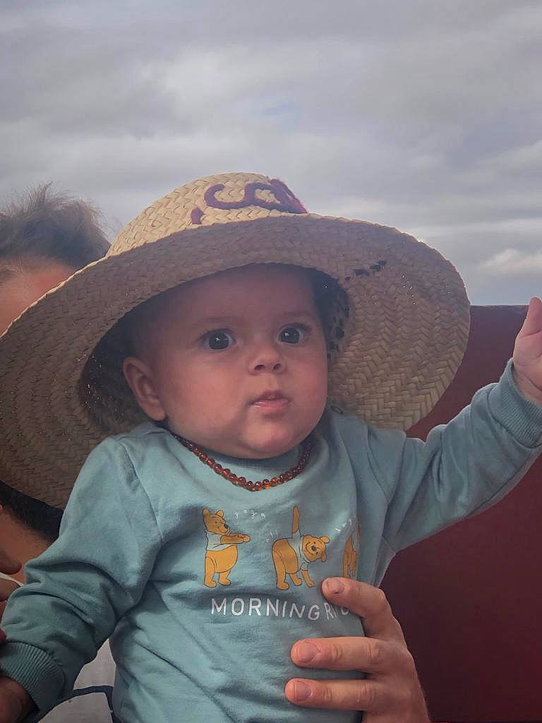 Aaron participe au concours pour gagner de l'argent avec cette photo : baby, cap, chin, cloud, cool, gesture, hand, happy, hat, headgear, headwear, iris, lip, mouth, nose, person, skin, sky, sleeve, standing