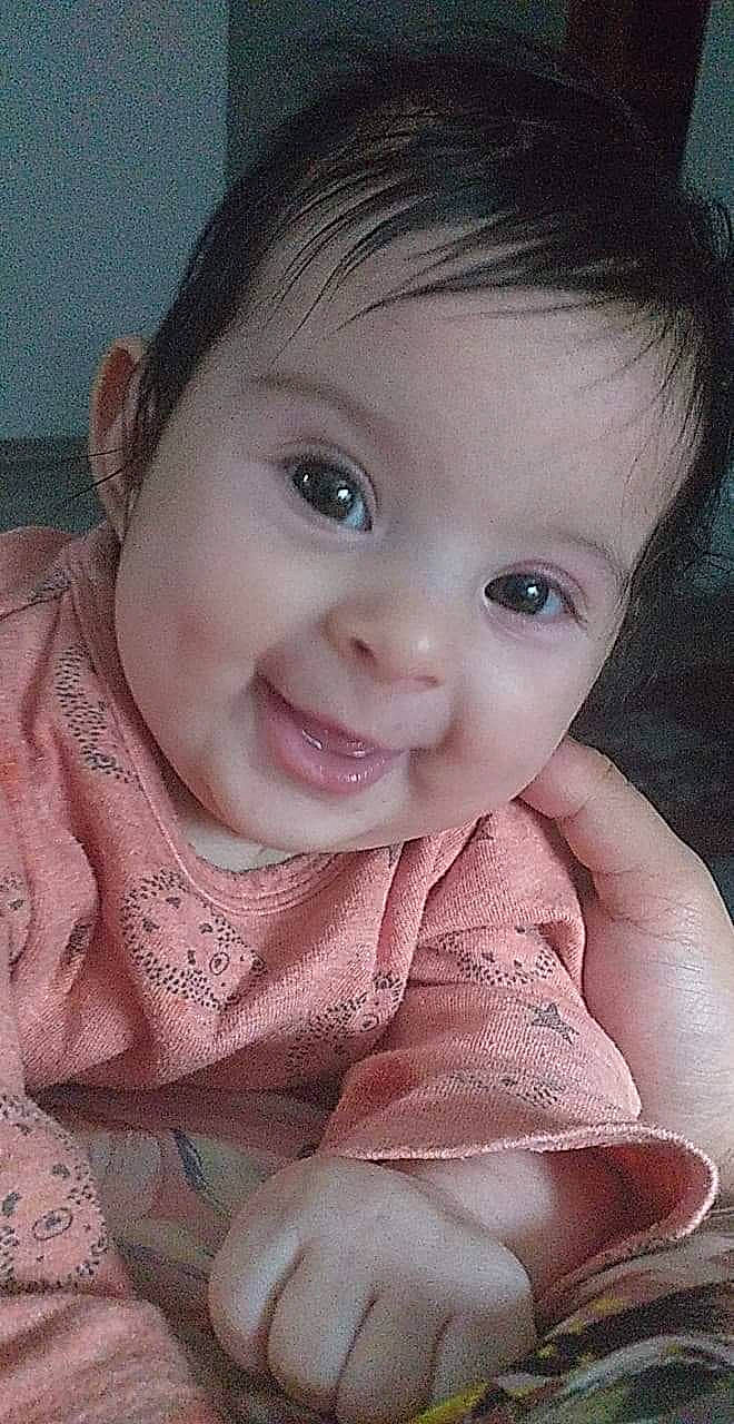 Rania participe au concours pour gagner de l'argent avec cette photo : baby, beauty, cheek, child, chin, close_up, eye, eyebrow, face, facial_expression, forehead, hair, head, iris, joy, lip, nose, person, pink, skin