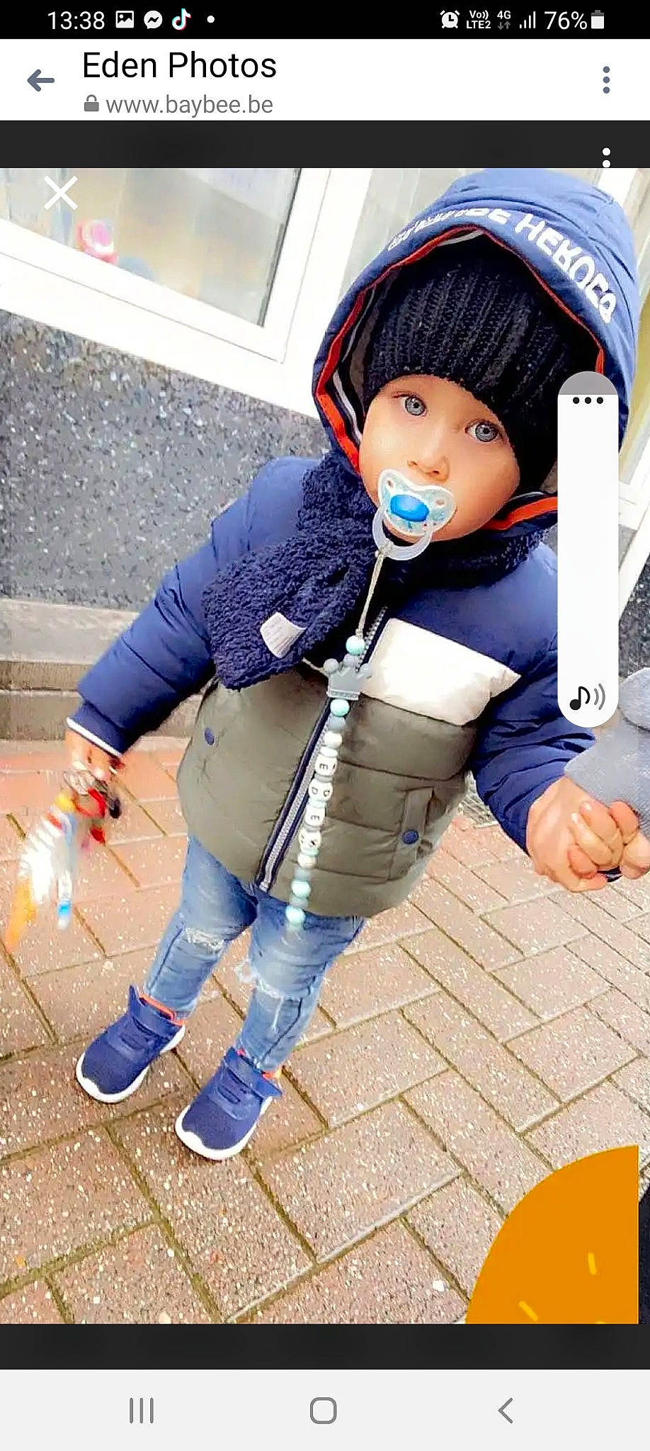 Eden a rejoint le concours — aidez-le/la à gagner de superbes lots ! arm, baby, baby_toddler_clothing, blue, cap, child, costume, electric_blue, fictional_character, fun, gesture, glove, headgear, headwear, human_leg, mascot, outerwear, person, personal_protective_equipment, play