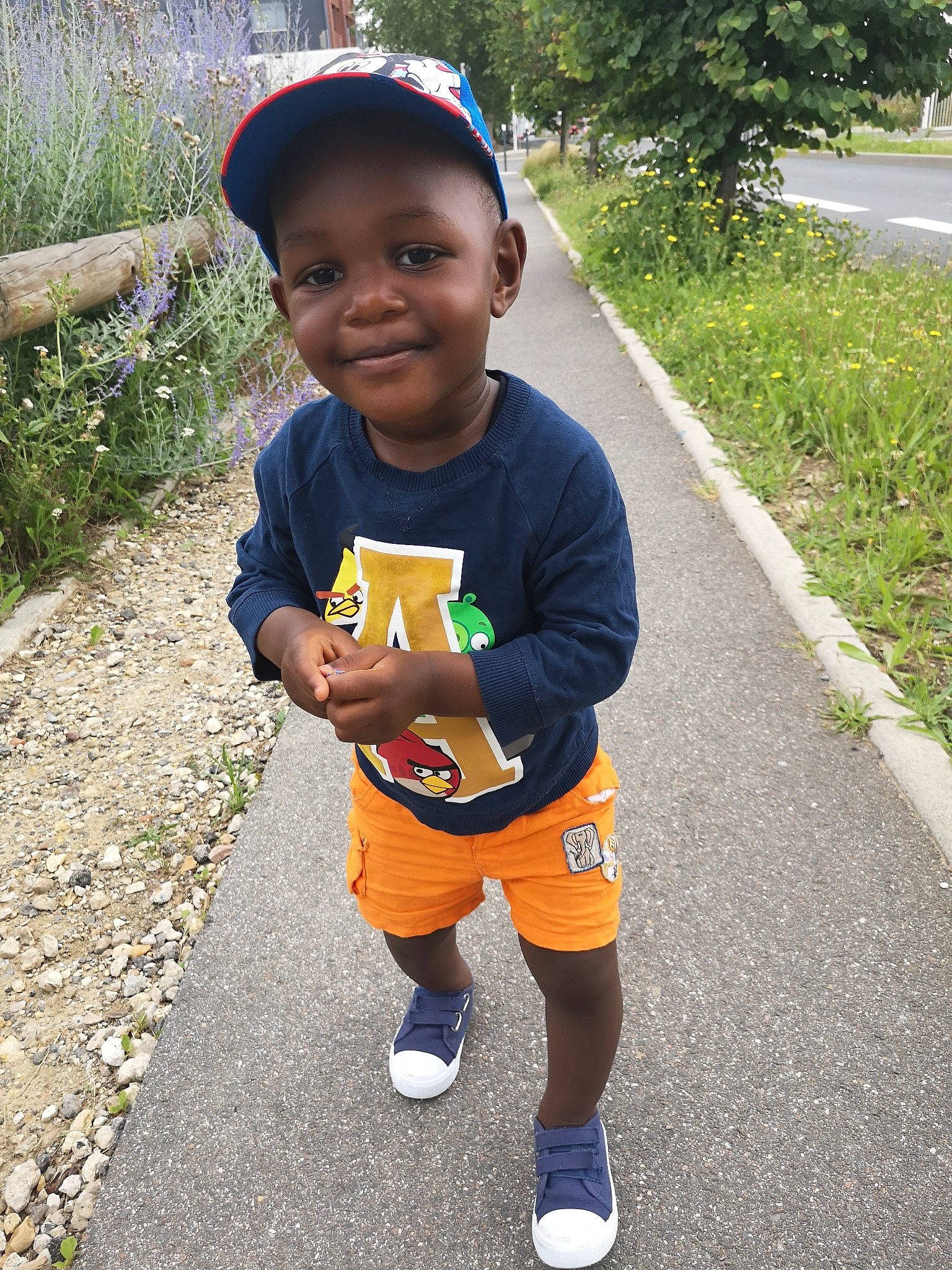 Nolan-élie a rejoint le concours — aidez-le/la à gagner de superbes lots ! arm, asphalt, baby_toddler_clothing, baseball_cap, cap, cool, finger, grass, happy, joy, leisure, person, plant, recreation, shorts, sleeve, smile, sneakers, t_shirt, thumb
