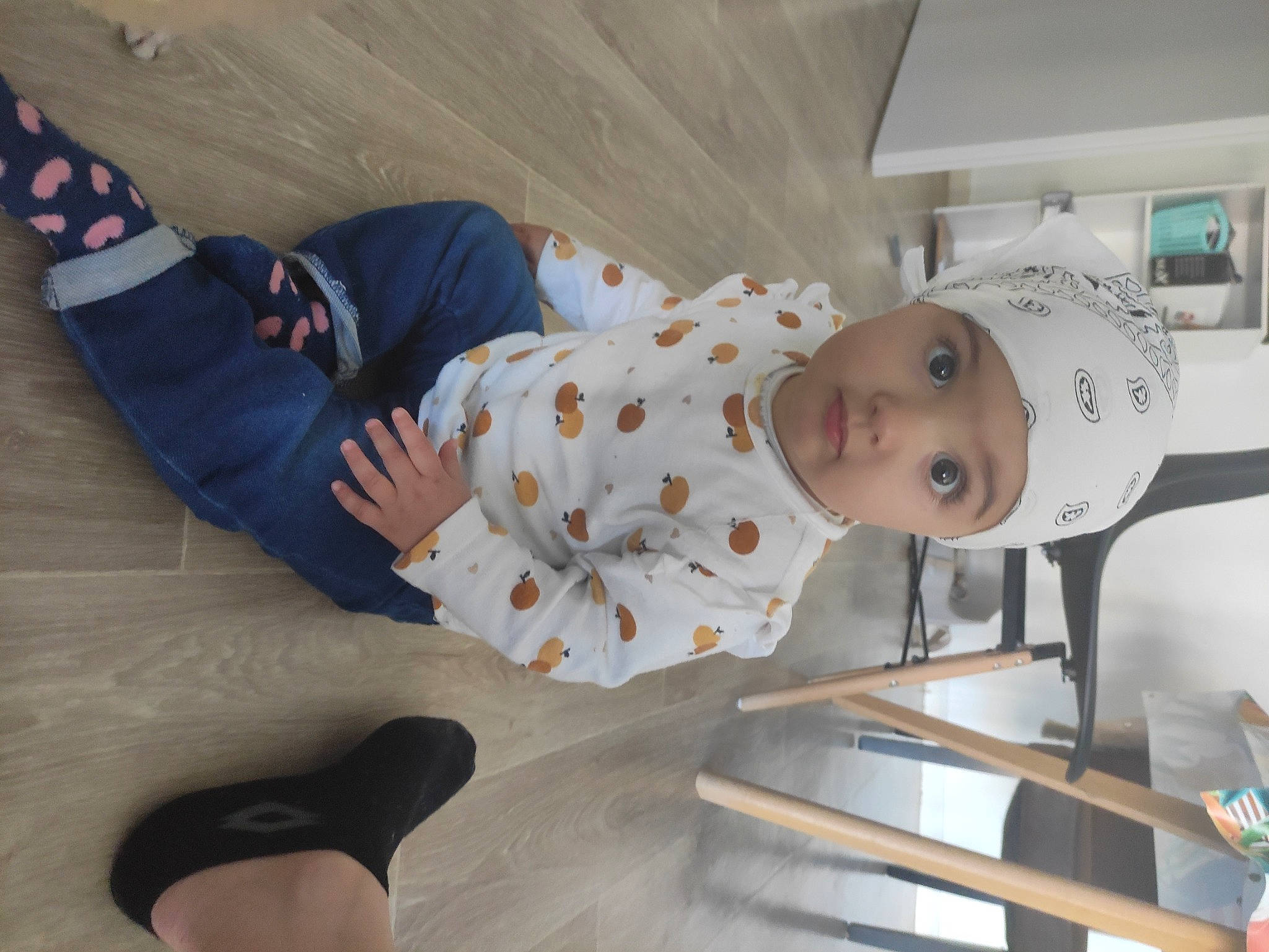 Lyanna participe au concours pour gagner de l'argent avec cette photo : baby, baby_products, baby_safety, baby_toddler_clothing, bed, child, comfort, flooring, foot, fun, hat, headwear, knee, linens, person, room, sitting, sleeve, smile, sock