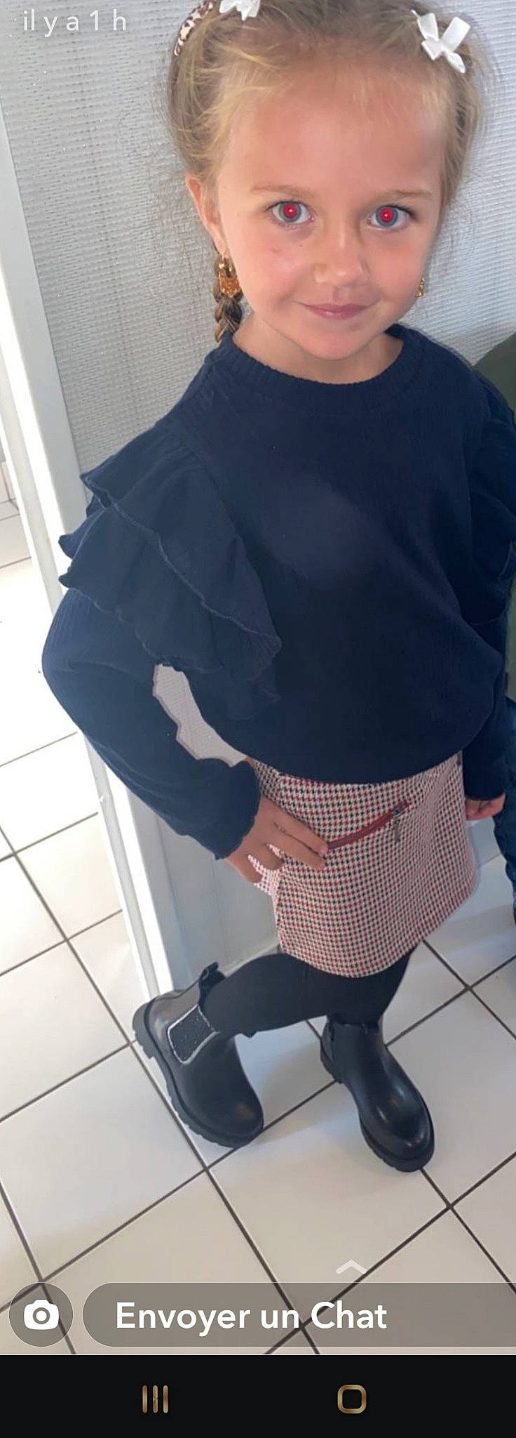 Kaïlha a rejoint le concours — aidez-le/la à gagner de superbes lots ! black, collar, denim, eyewear, fashion_design, hairstyle, human_body, joint, joy, knee, neck, person, plaid, shoe, shoulder, sleeve, sportswear, street_fashion, tartan, thigh