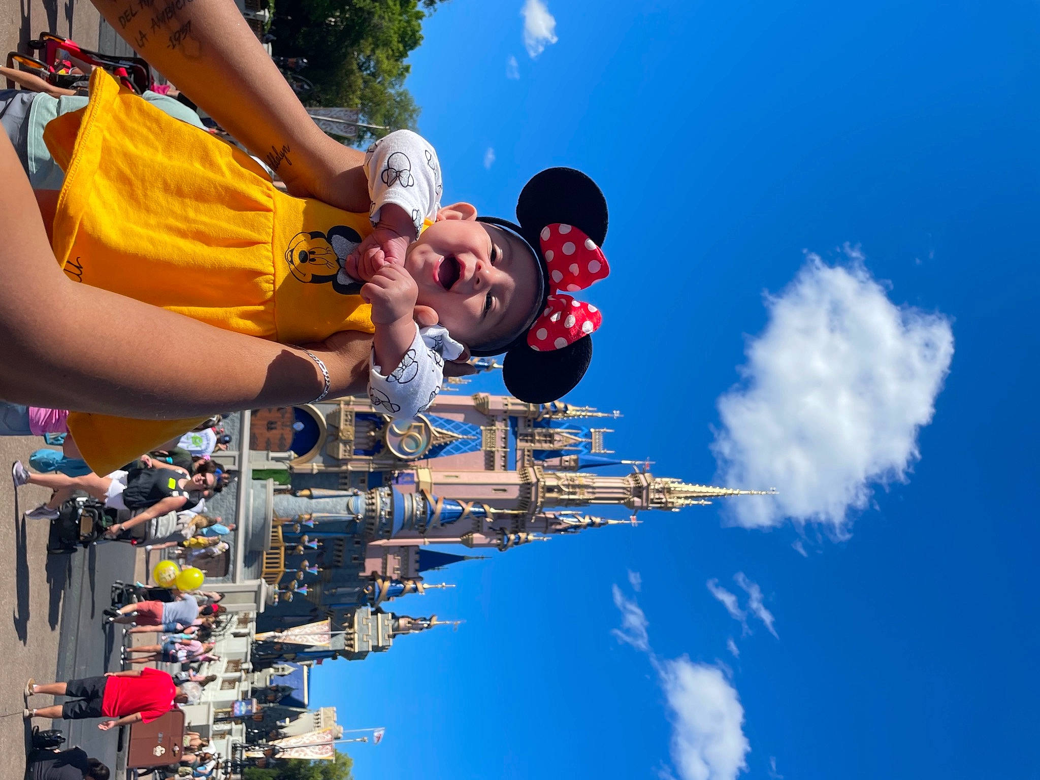 Addalyn is registered to the contest to win money with this photo: amusement_park, cloud, engineering, event, fun, happy, hat, headwear, leisure, machine, nonbuilding_structure, person, pole, recreation, shorts, sky, smile, t_shirt, tourism, travel