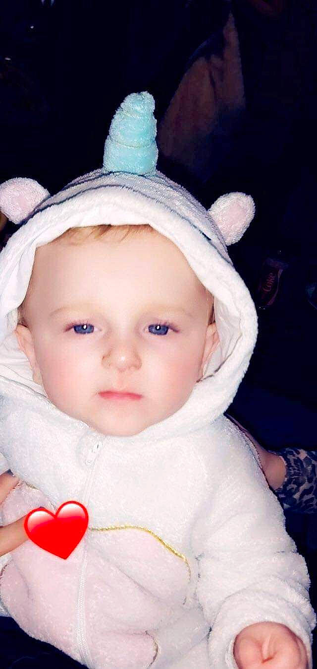 Lisea participe au concours pour gagner de l'argent avec cette photo : baby, bonnet, cheek, child, costume_accessory, ear, head, headgear, organ, person, skin, smile, toddler