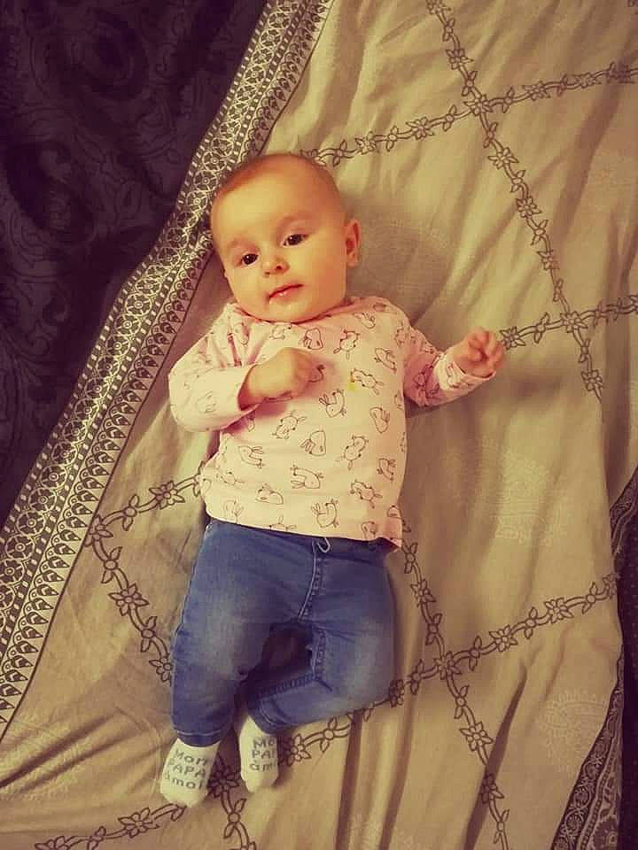 Lisea participe au concours pour gagner de l'argent avec cette photo : baby, cheek, child, eye, head, iris, person, pink, product, skin, smile, textile, toddler