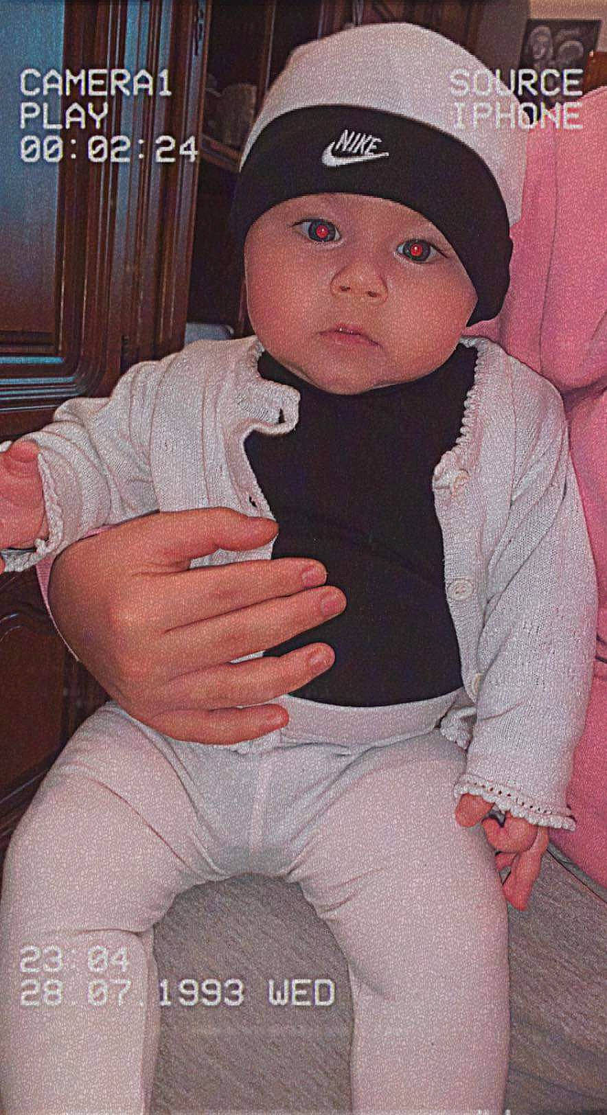 Ambre participe au concours pour gagner de l'argent avec cette photo : arm, baby, baby_toddler_clothing, baseball_cap, cap, cool, headgear, headwear, human_body, knee, knit_cap, lap, lip, person, pink, sitting, sleeve, t_shirt, thigh, toddler