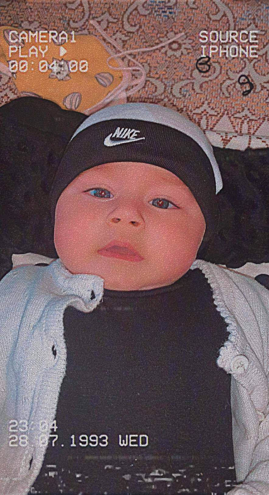 Ambre a rejoint le concours — aidez-le/la à gagner de superbes lots ! art, baby, baby_toddler_clothing, baseball_cap, beanie, cap, cheek, child, fashion_accessory, hat, headgear, headwear, hoodie, knit_cap, outerwear, pattern, person, sleeve, t_shirt, toddler