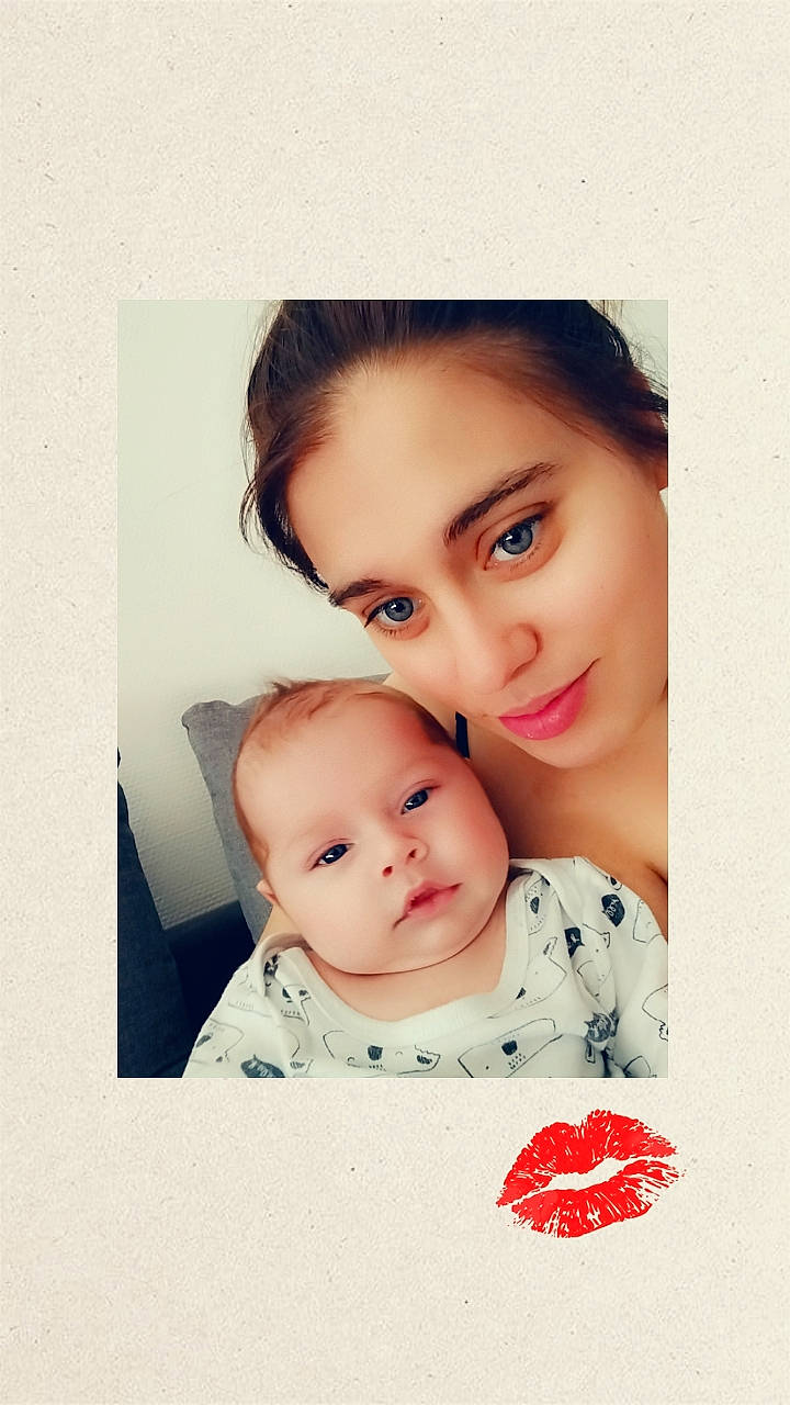 Axel participe au concours pour gagner de l'argent avec cette photo : baby, baby_toddler_clothing, beauty, cheek, child, chin, collar, eyelash, flash_photography, gesture, happy, iris, joy, lip, nose, person, portrait_photography, product, skin, sleeve