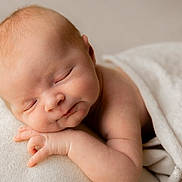 Marcel a rejoint le concours — aidez-le/la à gagner de superbes lots ! baby, blanket, child, closeup, comfort, cozy, cute, face, hand, infant, innocence, newborn, newborn_baby, peaceful, portrait, relaxation, resting, skin, sleeping, soft