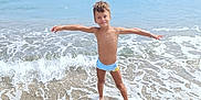 Livio a rejoint le concours — aidez-le/la à gagner de superbes lots ! barefoot, beach, boy, child, fun, happy, holiday, nature, ocean, outdoor, playful, sand, sea, smile, summer, sunny, swimwear, water, waves, youth