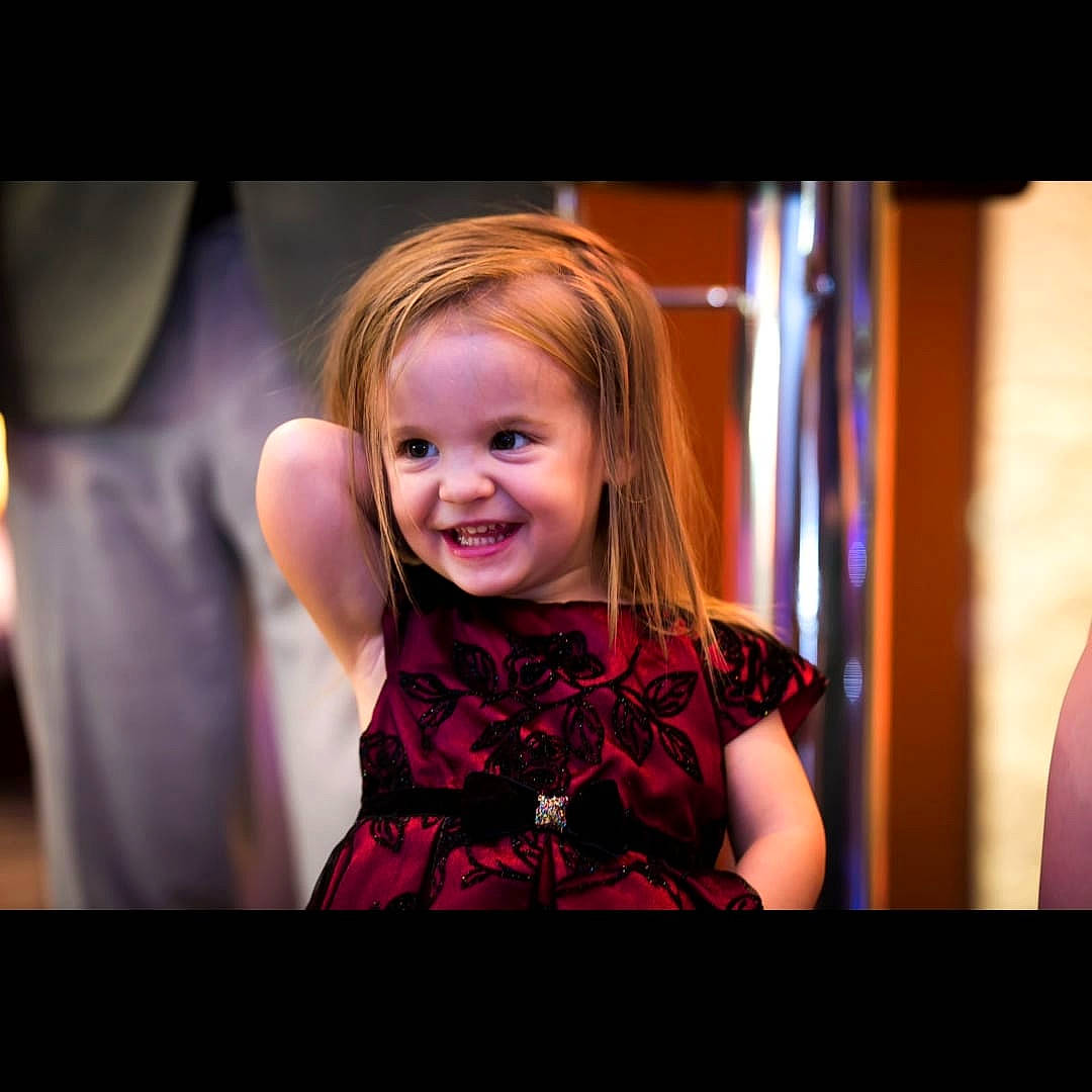 Freyja is registered to the contest to win money with this photo: beauty, blond, brown_hair, dress, electric_blue, entertainment, event, facial_expression, flash_photography, formal_wear, fun, gesture, hair, hairstyle, happy, joy, magenta, person, purple, smile