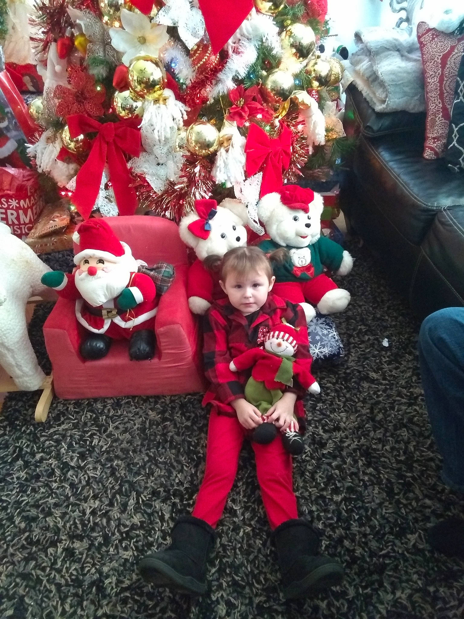 Savana is registered to the contest to win money with this photo: christmas, christmas_decoration, christmas_tree, event, fictional_character, holiday, person, santa_claus, toddler