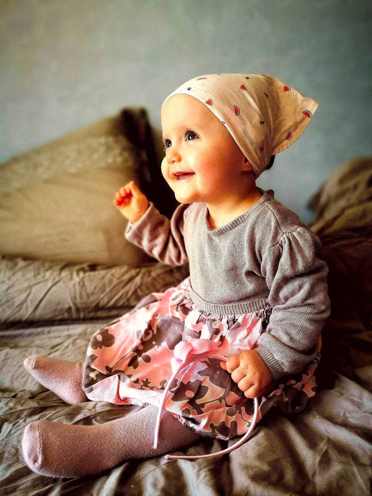 Mathilde a rejoint le concours — aidez-le/la à gagner de superbes lots ! baby, beanie, bonnet, child, dress, fur, headgear, pattern, peach, person, photography, pink, portrait_photography, sitting, skin, sleeve, toddler