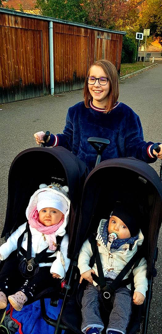 Angelina participe au concours pour gagner de l'argent avec cette photo : baby_carriage, baby_products, child, daughter, fun, headwear, joy, mother, outerwear, people, person, product, sitting, smile