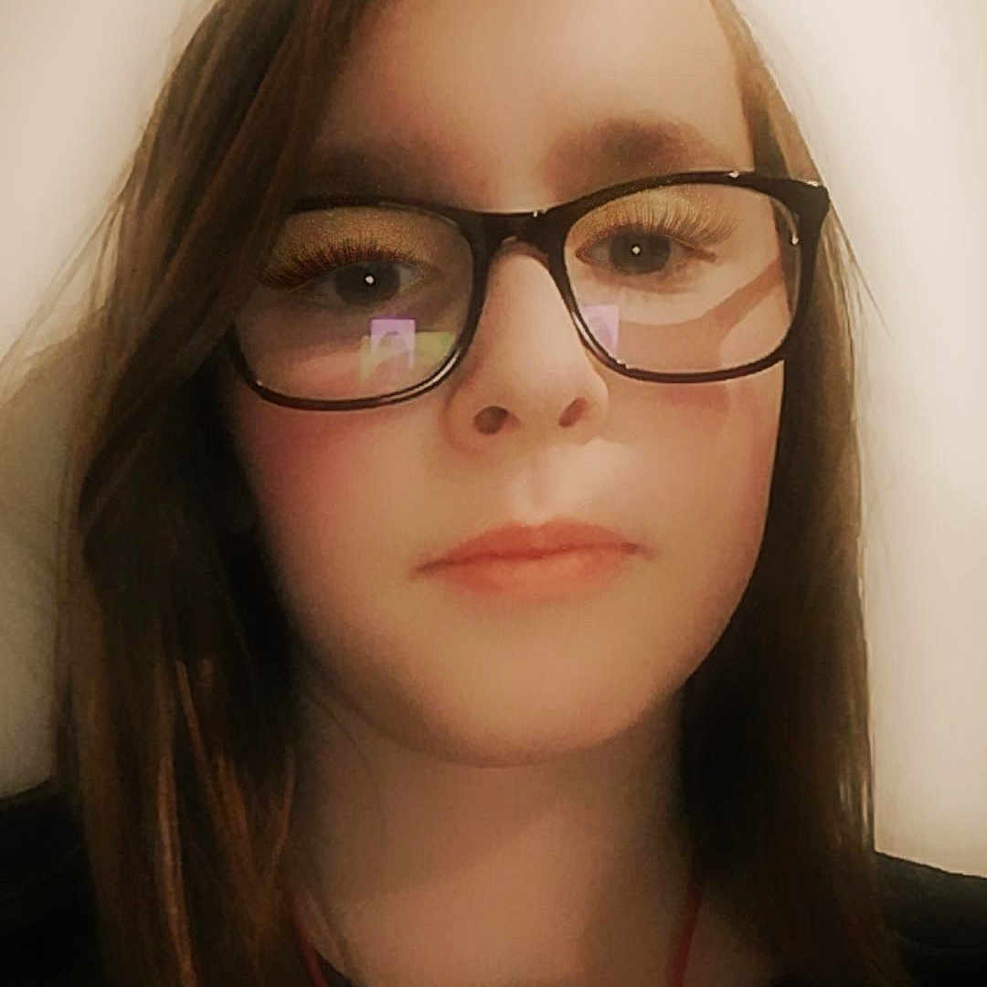 Angelina a rejoint le concours — aidez-le/la à gagner de superbes lots ! beauty, cheek, chin, close_up, cool, eye, eyebrow, eyewear, face, forehead, glasses, hair, hairstyle, head, lip, material_property, nose, person, selfie, skin