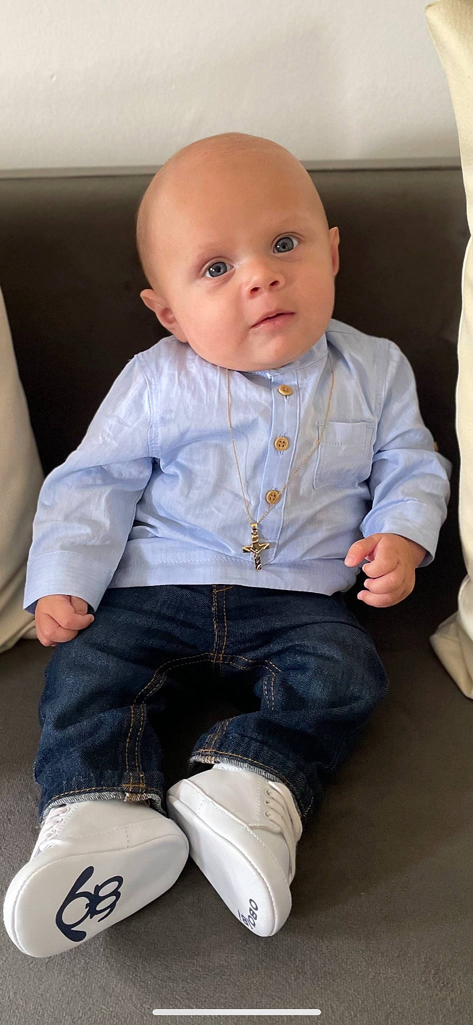 Rayden participe au concours pour gagner de l'argent avec cette photo : baby_toddler_clothing, cheek, chin, dress_shirt, eye, facial_expression, flash_photography, hairstyle, human, iris, joint, leg, lip, outerwear, person, product, skin, sleeve, standing, textile