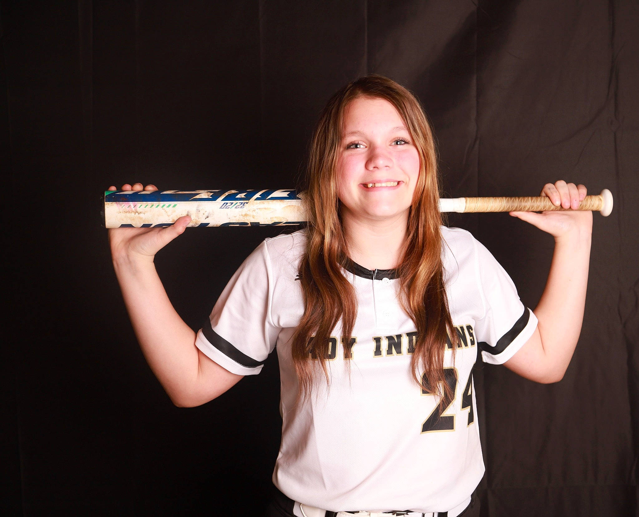 Amerah is registered to the contest to win money with this photo: arm, elbow, entertainment, event, fashion_accessory, flash_photography, fun, gesture, happy, jewellery, joy, music, music_artist, performing_arts, person, shoulder, sign_language, singing, smile, t_shirt