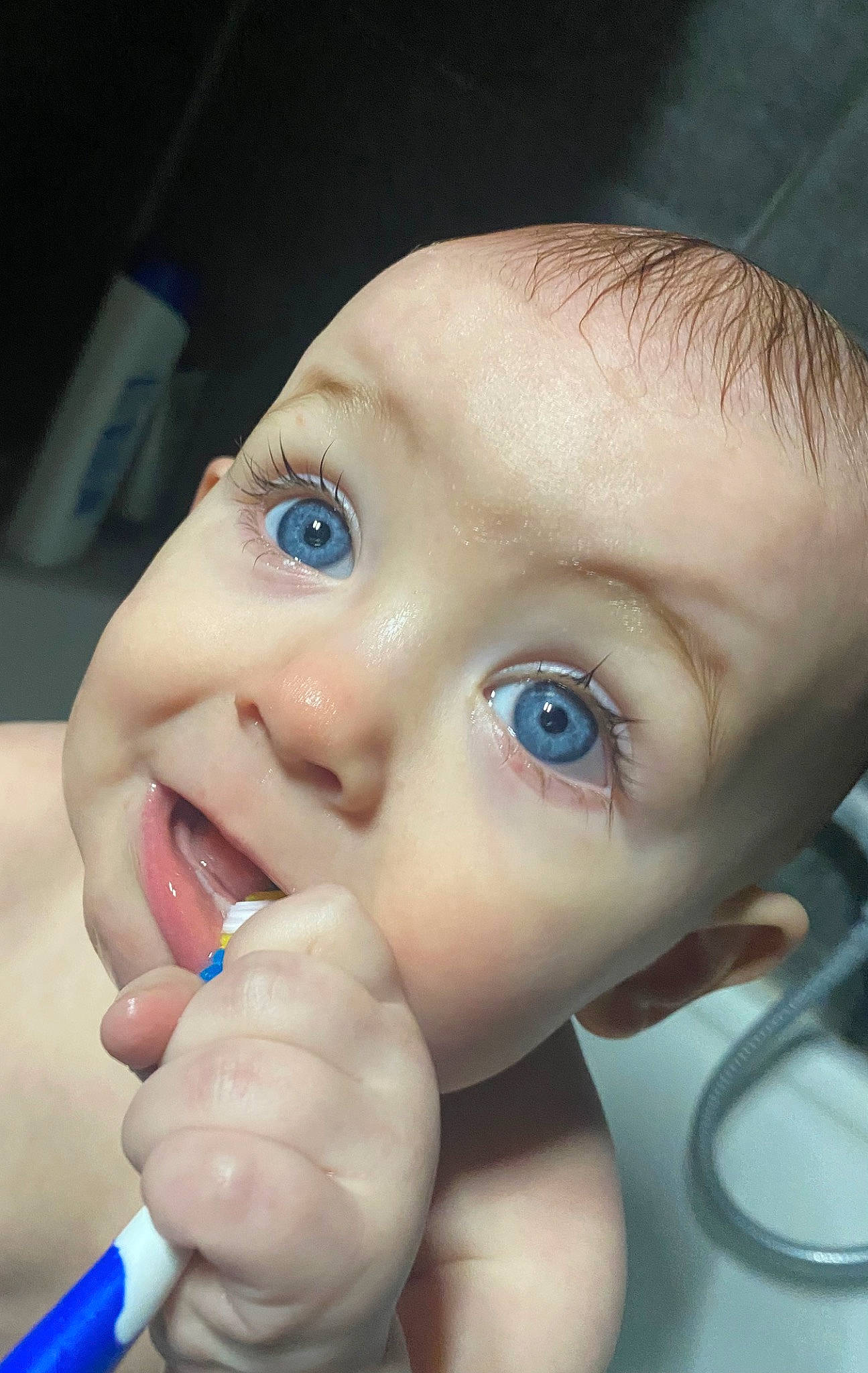 Inès a rejoint le concours — aidez-le/la à gagner de superbes lots ! cheek, ear, eyebrow, eyelash, finger, forehead, gesture, happy, iris, jaw, lip, mouth, nail, nose, organ, people, person, skin, smile, surprise