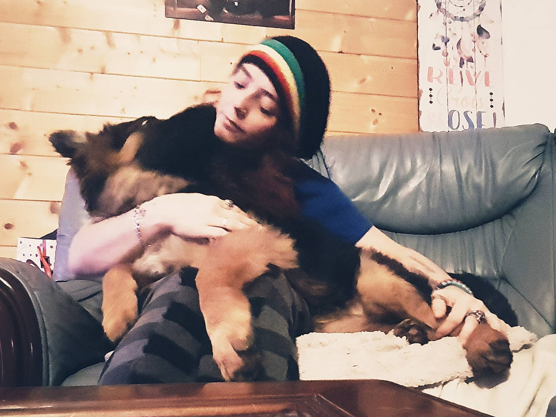 Thaïma participe au concours pour gagner de l'argent avec cette photo : abdomen, barechested, carnivore, comfort, companion_dog, couch, dog, dog_breed, fawn, foot, fun, fur, fur_clothing, human_leg, knee, lap, leisure, room, sitting, thigh