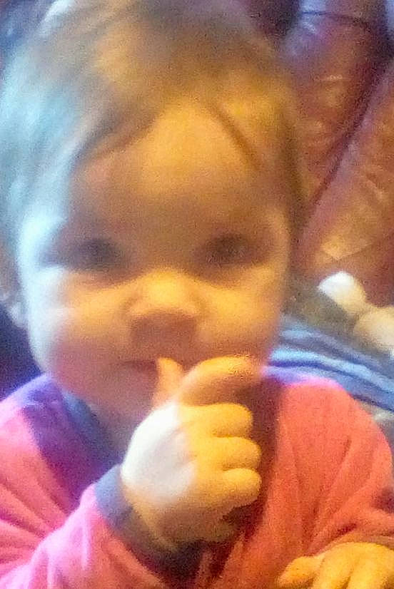 Anna-livia a rejoint le concours — aidez-le/la à gagner de superbes lots ! arm, cheek, cloud, cool, ear, eyebrow, eyelash, finger, forehead, gesture, hand, happy, human, iris, jaw, lip, mouth, nose, person, skin