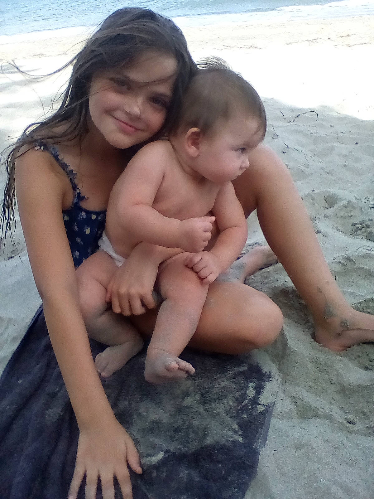 Francesca a rejoint le concours — aidez-le/la à gagner de superbes lots ! barechested, barefoot, beach, brassiere, chest, fun, hair, happy, head, joy, leg, leisure, people_on_beach, person, photograph, smile, summer, swimwear, thigh, toddler